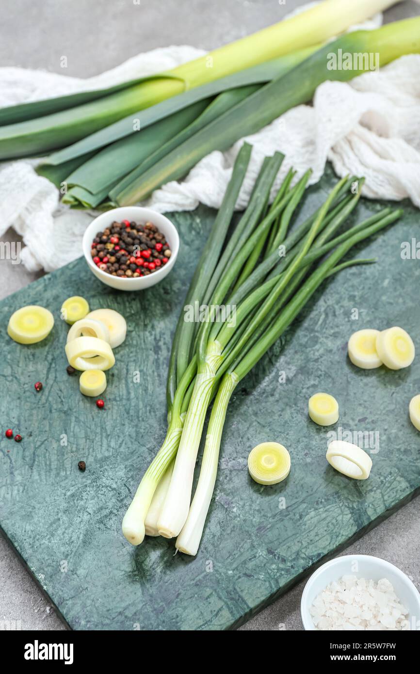 Board different kinds onion hi-res stock photography and images - Alamy