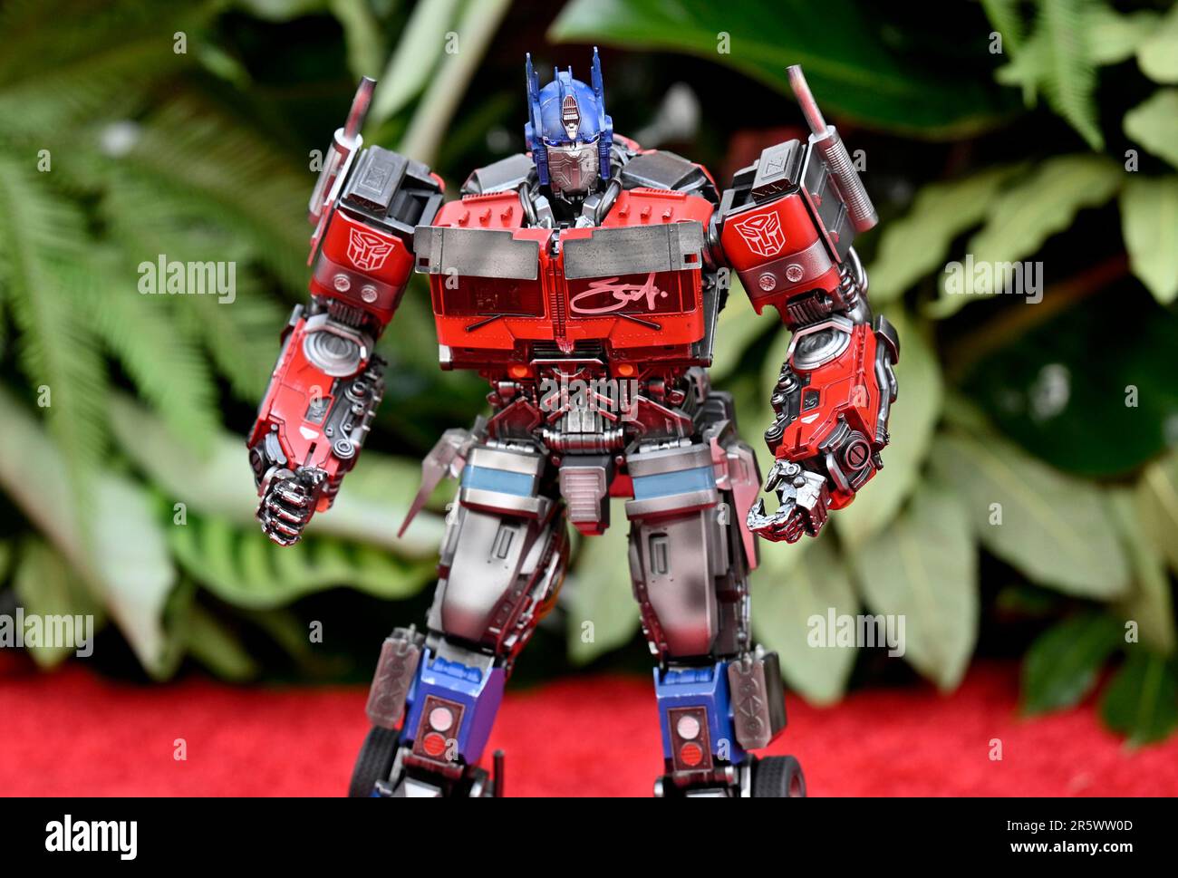 Figurine transformers best sale optimus prime