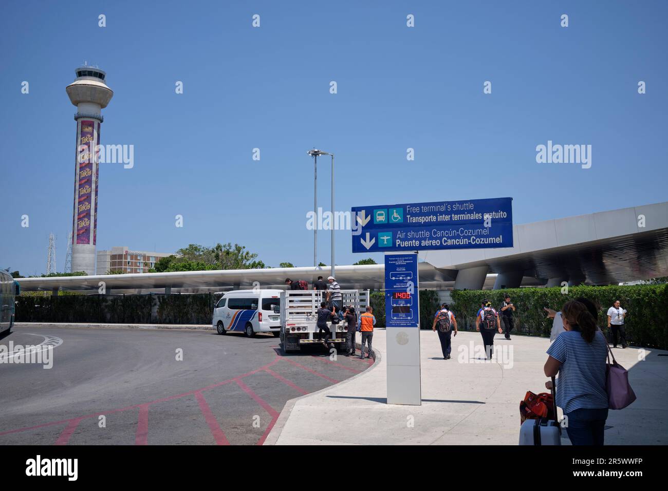 Shuttle at Cancun Airport Mexico Stock Photo Alamy Shuttle at Cancun Airport Mexico Stock Photo Alamy