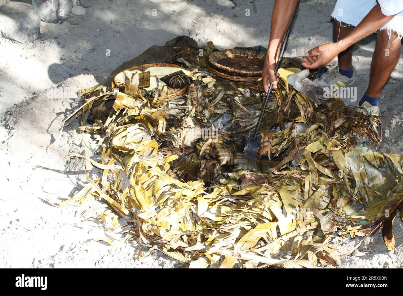 The Peruvian earth oven food tradition. Cooking food underground pays
