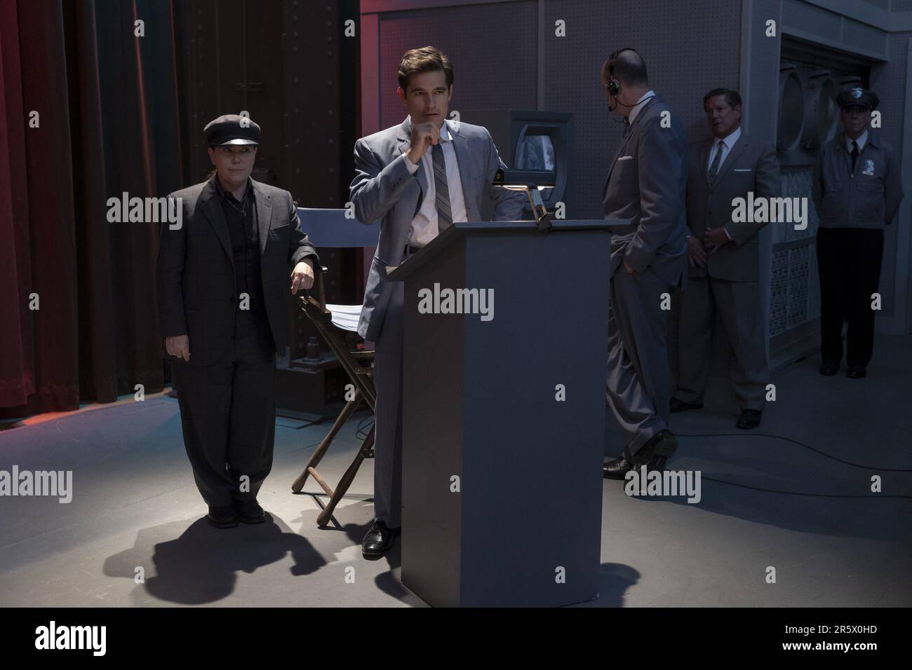 THE MARVELOUS MRS. MAISEL, front, from left: Alex Borstein, Jason Ralph ...