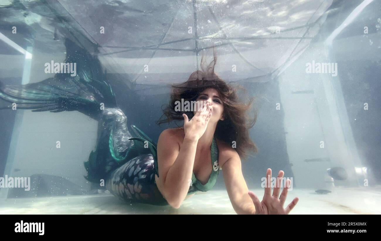 MERPEOPLE, Mermaid Izriella, 'No Dead Mermaids', (Season 1, ep. 101 ...