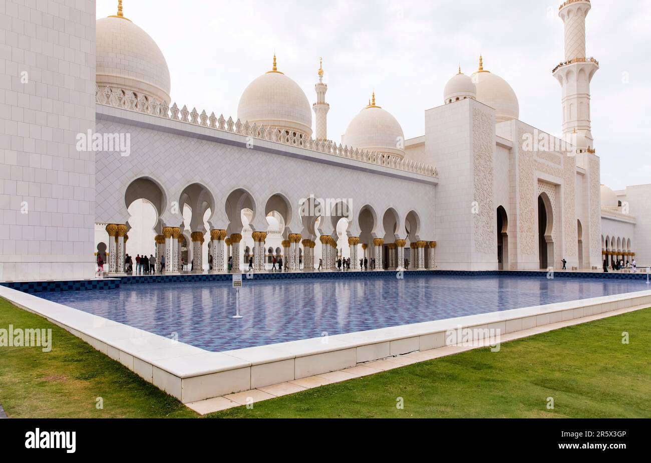 The Sheikh Zayed Grand Mosque, Abu Dhabi UAE Stock Photo - Alamy