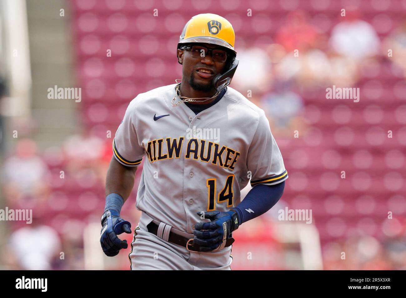 Milwaukee Brewers' Andruw Monasterio (14) rounds the bases after