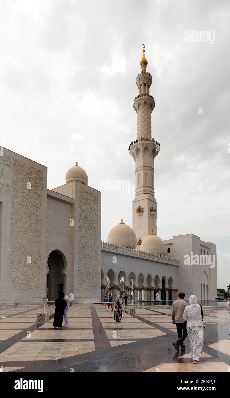 Minaret of the Sheikh Zayed Grand Mosque, Abu Dhabi UAE Stock Photo