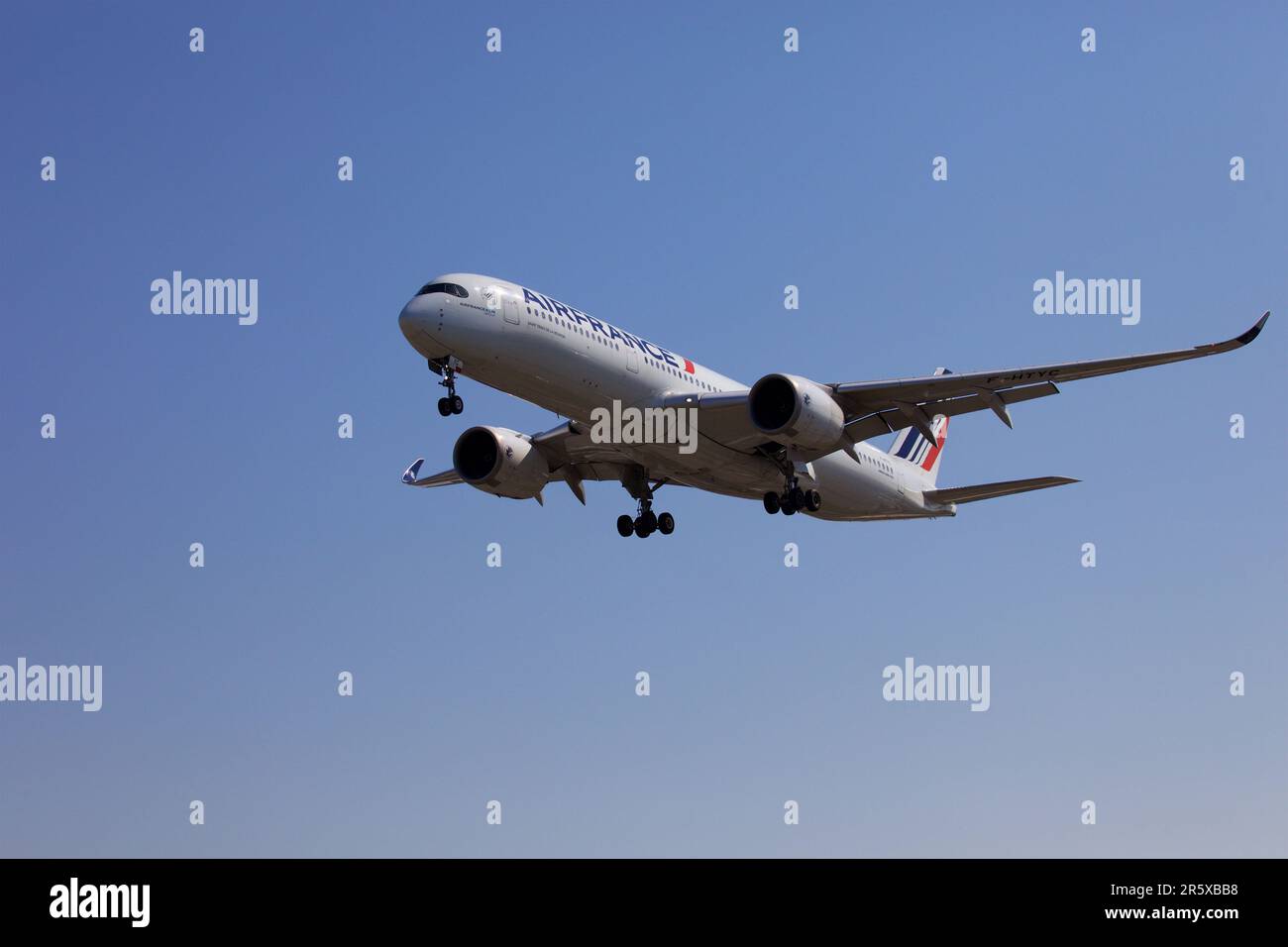 Air France Airbus A350900, FHTYC, Landing at Pearson Airport, Toronto, Runway 06L Stock Photo