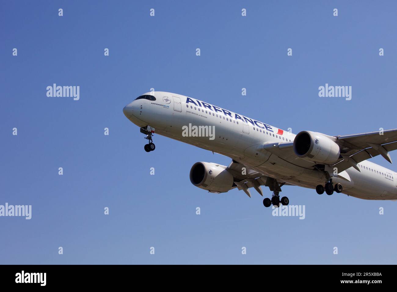 Air France Airbus A350900, FHTYC, Landing at Pearson Airport, Toronto, Runway 06L Stock Photo