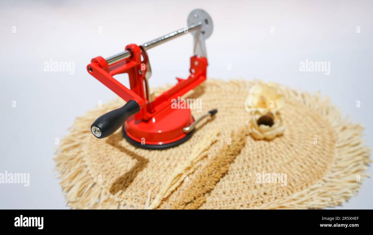 https://c8.alamy.com/comp/2R5XHEF/red-spiral-potato-slicer-is-a-kitchen-tool-designed-to-create-spiral-shaped-potato-chips-or-fries-quickly-and-easily-2R5XHEF.jpg