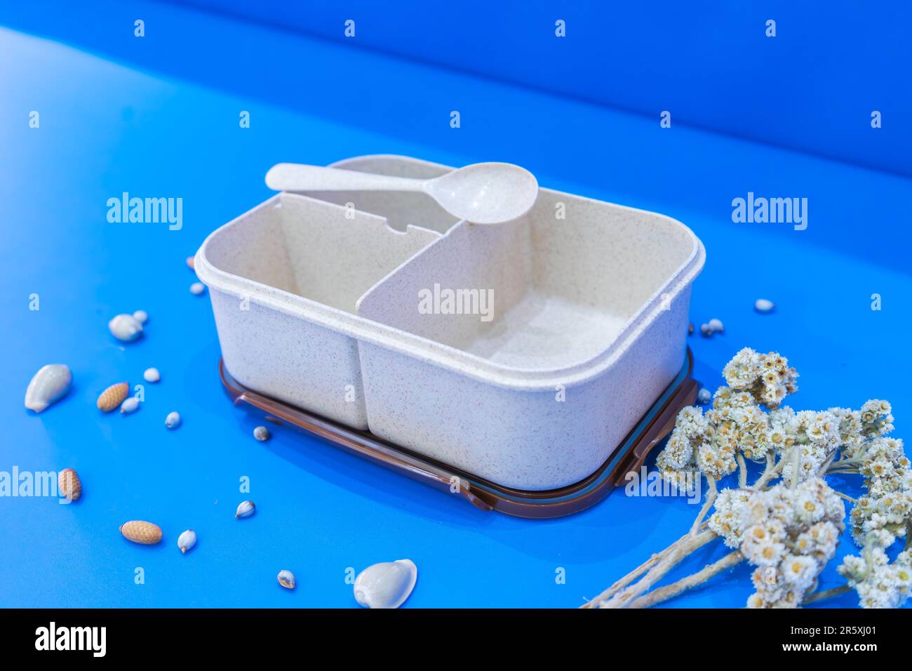 Withe Lunch Box The White Lunch Box with Brown Lid and Three Compartments is a stylish ...