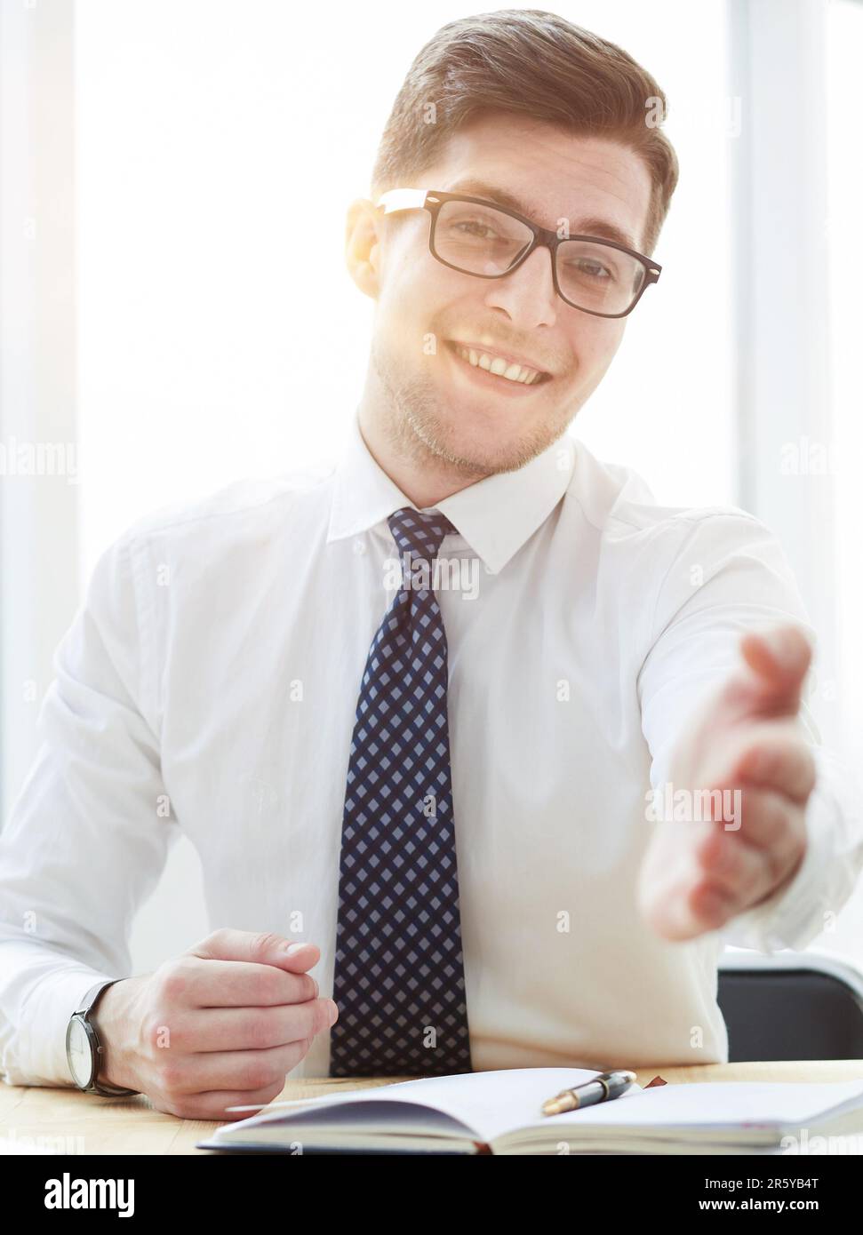 Hand shake sign hi-res stock photography and images - Alamy