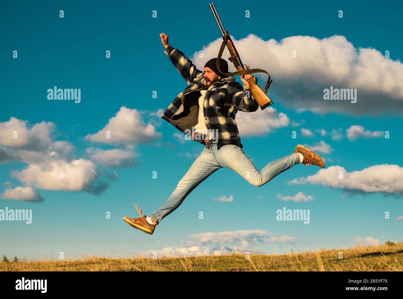 Most realistic hunting game ever created. Skeet shooting. Hunter with