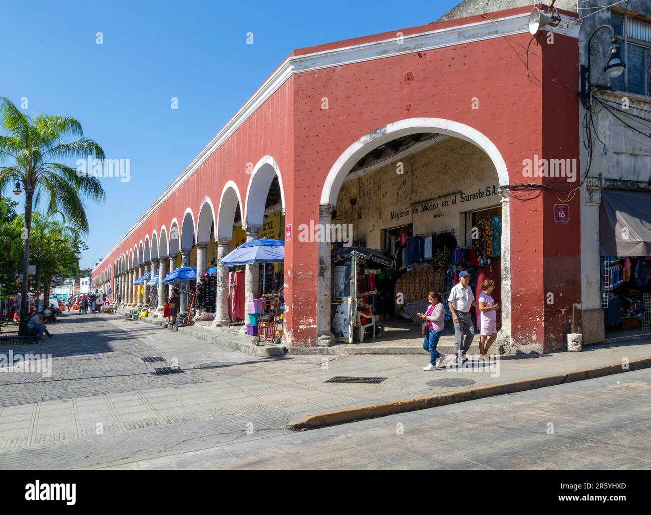 Portal granos building arches hi-res stock photography and images - Alamy