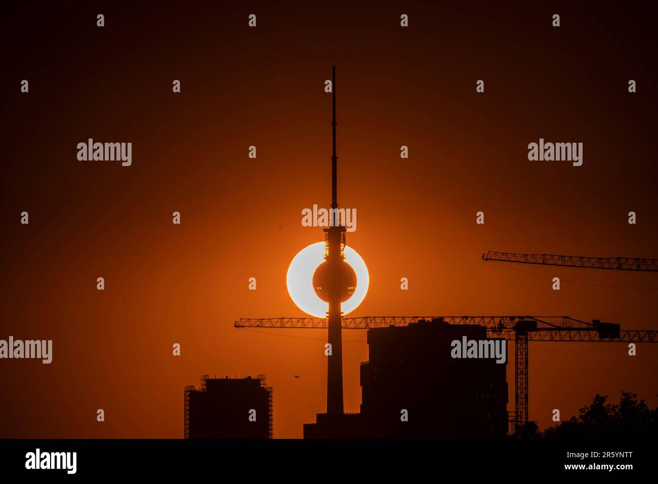 Berlin, Germany. 05th June, 2023. The Sun Sets Behind The TV Tower. Sun ...