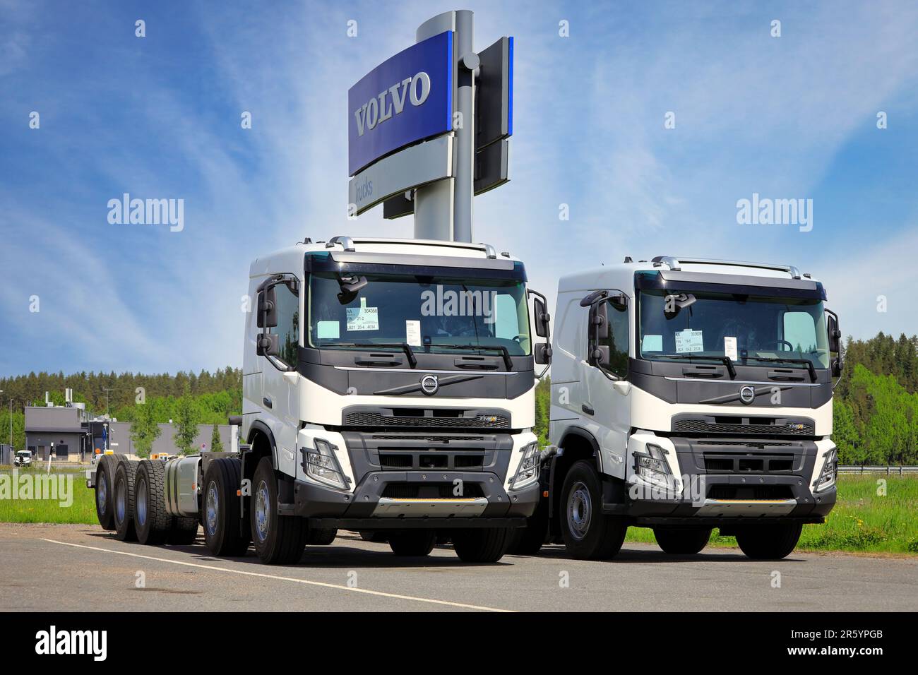 VOLVO FMX 460 heavy duty construction dumper truck Stock Photo - Alamy