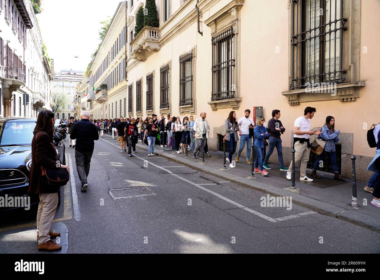 Open visits to the Armani headquarters, Via street