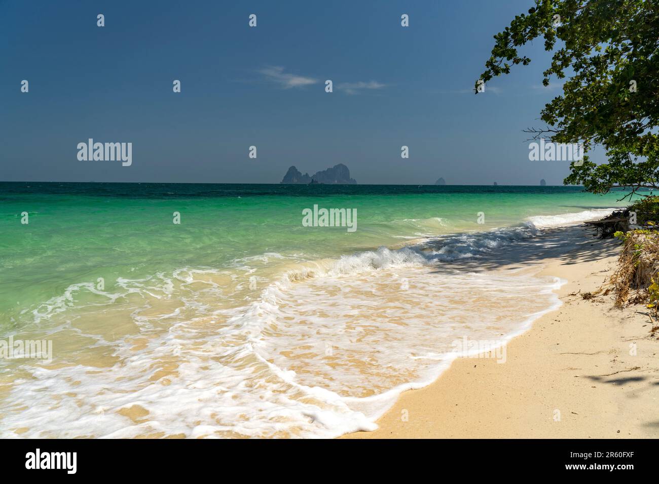 Am Strand der Insel Koh Lao Liang, Thailand, Asien   |  The beach of Ko Lao Liang islands, Thailand, Asia Stock Photo