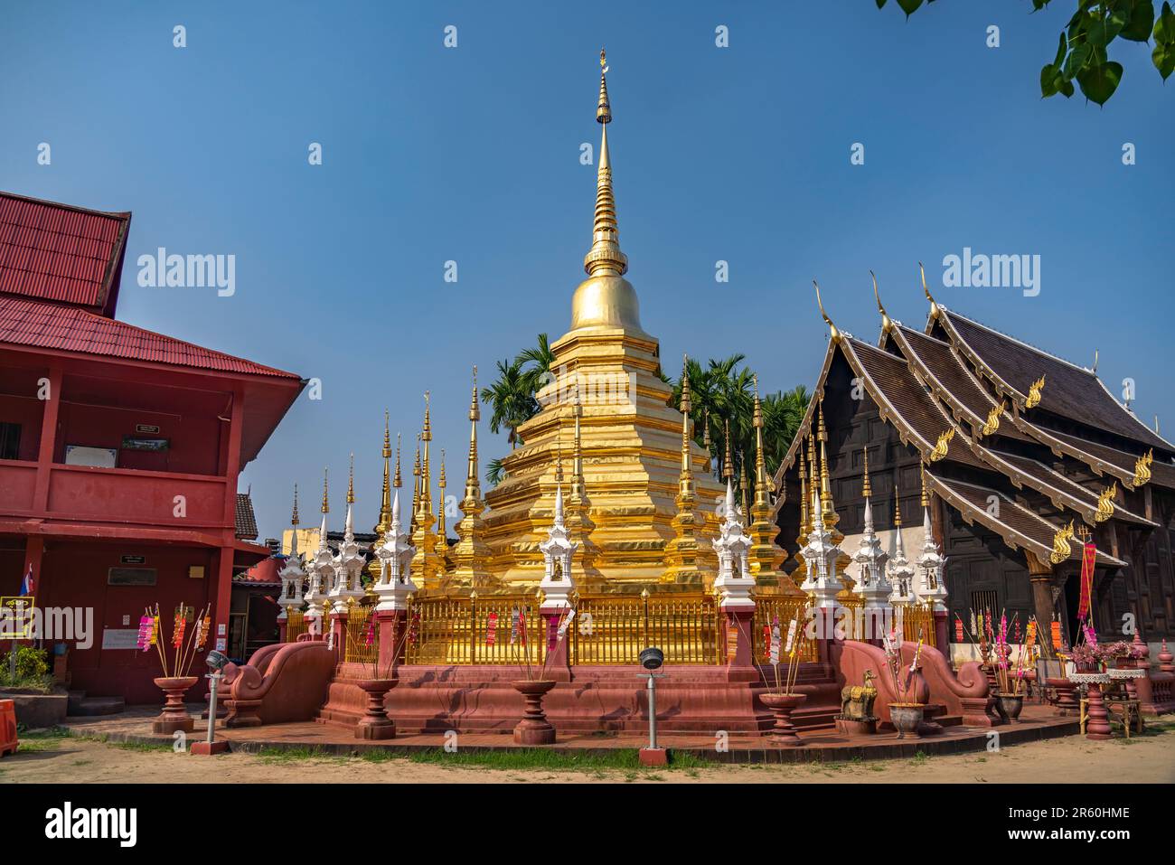 Goldener Stupa des Wat Phantao, Chiang Mai, Thailand, Asien   |   Golden stupa of Wat Phantao, Chiang Mai, Thailand, Asia Stock Photo