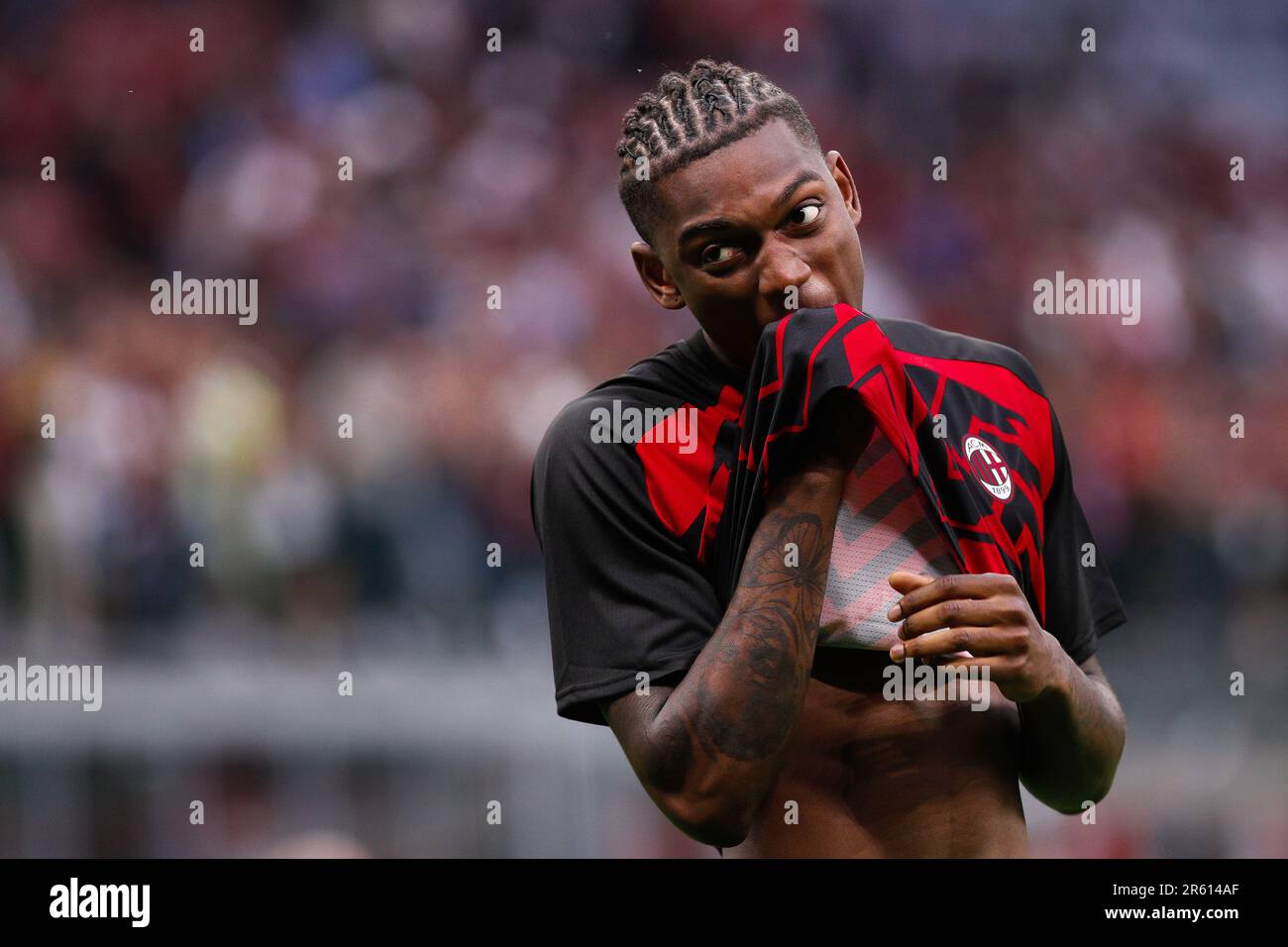 Milan, Italy. 4th June, 2023. Italy, Milan, june 3 2023: Rafael Leao (AC Milan striker) makes sprints and exercises during warm up about soccer game AC Milan vs Hellas Verona, Serie A Tim 2022-2023 day38 San Siro Stadium (Credit Image: © Fabrizio Andrea Bertani/Pacific Press via ZUMA Press Wire) EDITORIAL USAGE ONLY! Not for Commercial USAGE! Stock Photo
