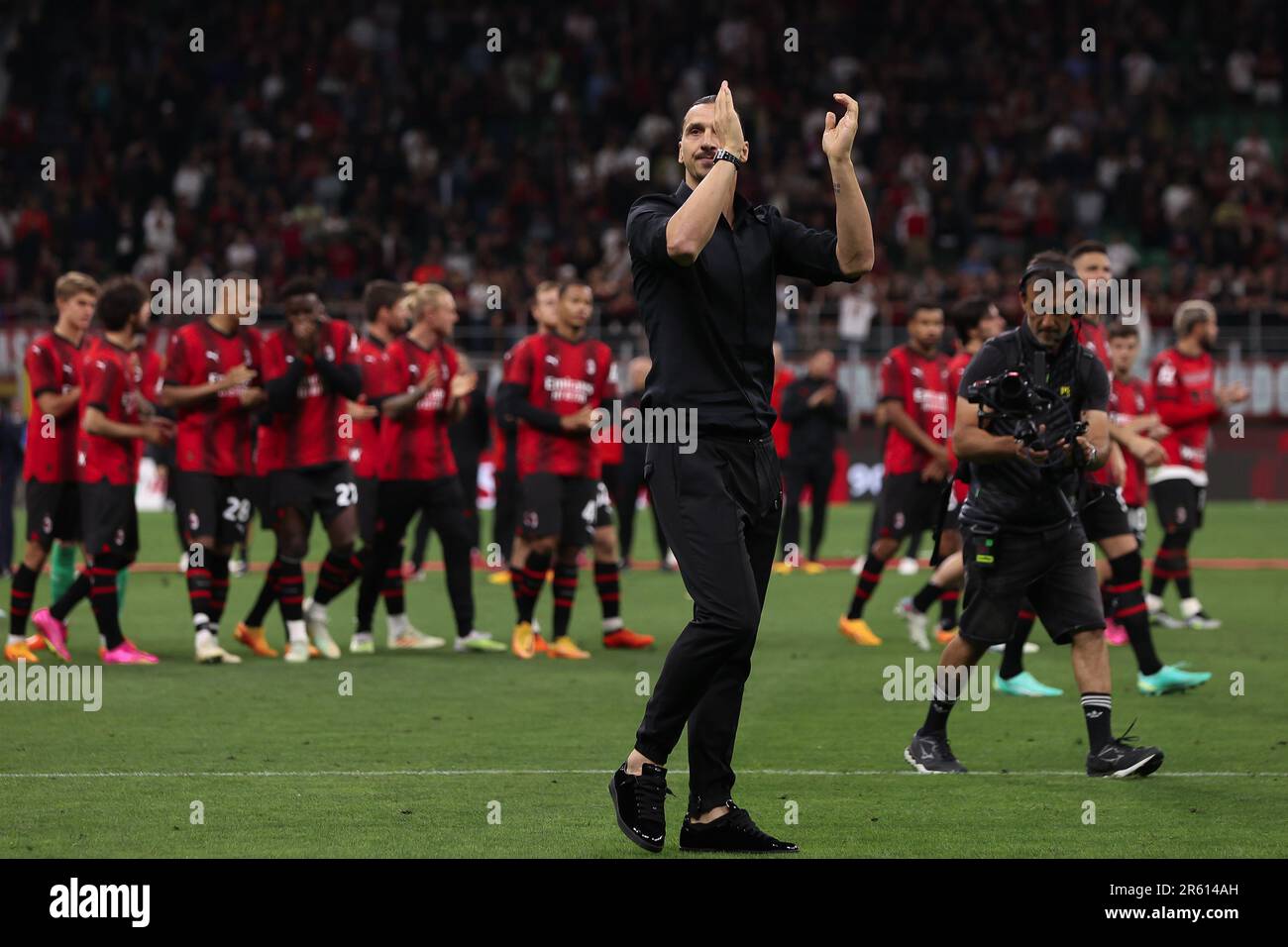 Milan, Italy. 4th June, 2023. Italy, Milan, june 3 2023: Zlatan Ibrahimovic (AC Milan striker) farewell party at the end of soccer game AC Milan vs Hellas Verona, Serie A Tim 2022-2023 day38 San Siro Stadium (Credit Image: © Fabrizio Andrea Bertani/Pacific Press via ZUMA Press Wire) EDITORIAL USAGE ONLY! Not for Commercial USAGE! Stock Photo