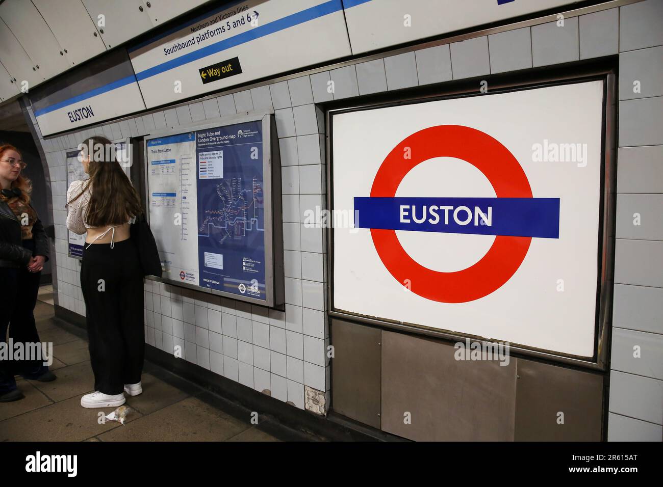 Euston underground station sign Stock Photo Alamy