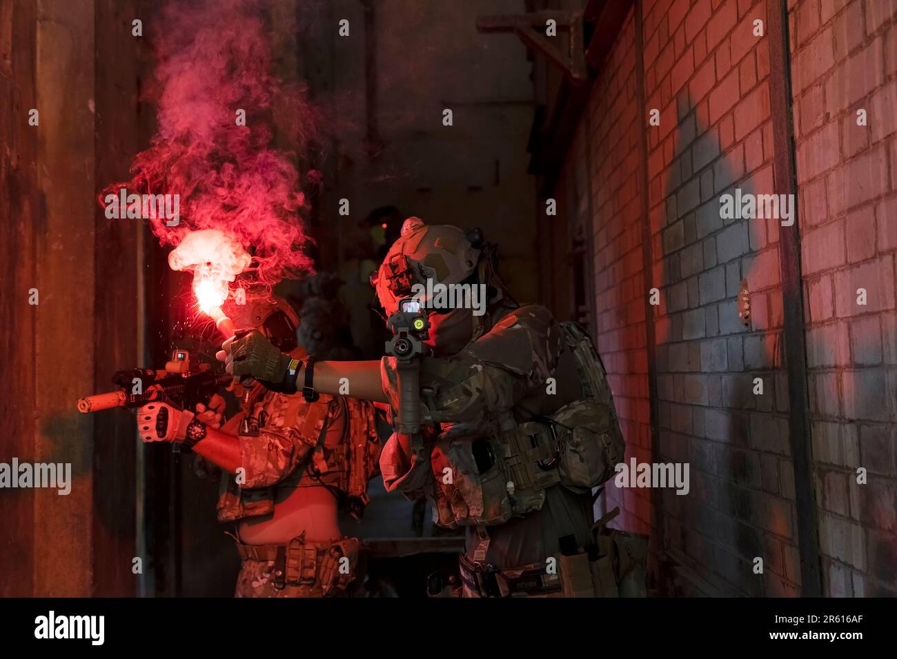 Camouflage soldier war hi-res stock photography and images - Alamy