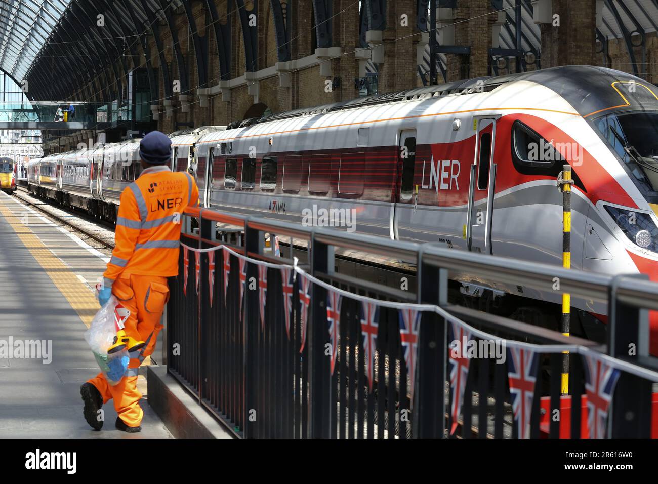 London, UK. 26th May, 2023. A London North Eastern Railway (LNER) train at London King's Cross station. (Credit Image: © Steve Taylor/SOPA Images via ZUMA Press Wire) EDITORIAL USAGE ONLY! Not for Commercial USAGE! Stock Photo