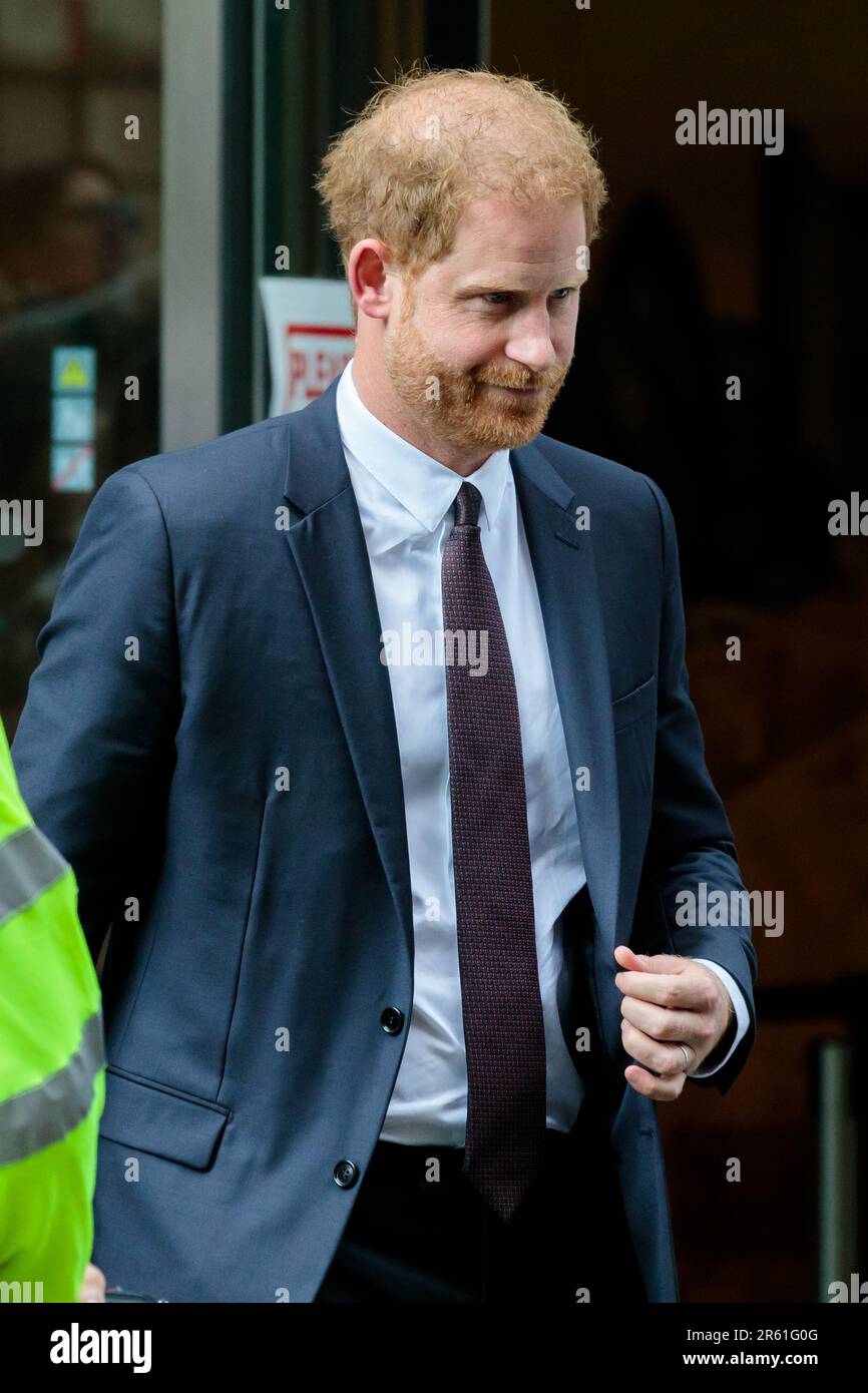 Royal Courts of Justice, London, UK. 6th June 2023. Prince Harry leaving the Royal Courts of Justice, on his first day in the witness stand for his lawsuit against The Mirror Group. The Duke of Sussex is suing Mirror Group Newspapers (MGN) for damages over alleged unlawful information gathering, including phone hacking and is the first senior British royal to give evidence in court for 130 years. Photo by Amanda Rose/Alamy Live News Stock Photo