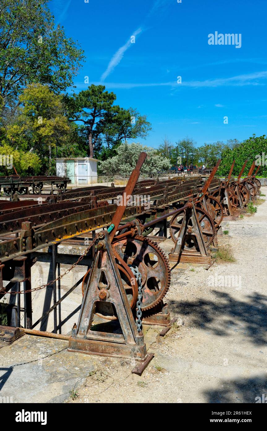 The Canal du Midi: Libron structure (intersection of the canal and the ...