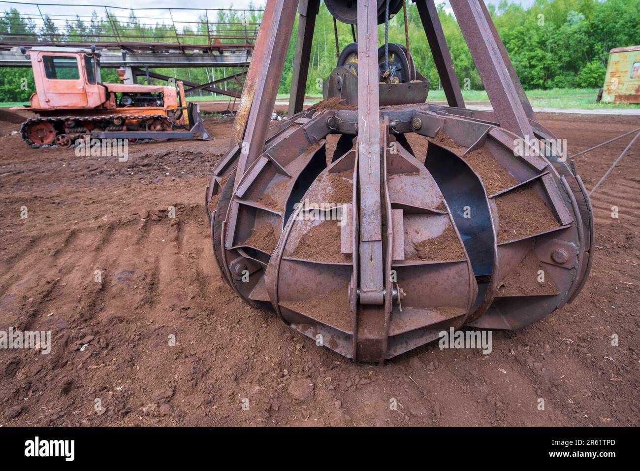 Large dome bucket of peat loading excavator. Large volume loading