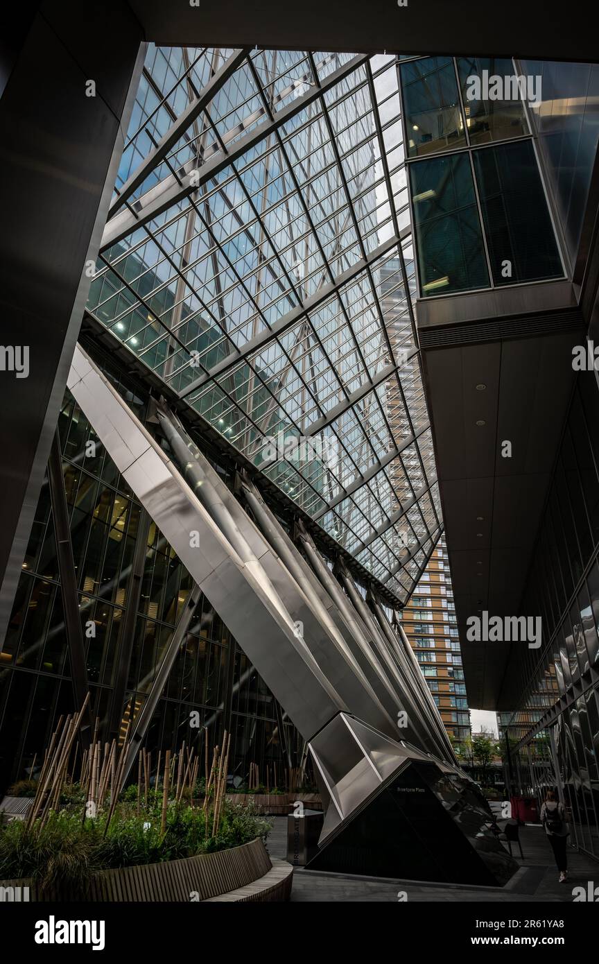 London, UK: The base of the Broadgate Tower on Bishopsgate in the City ...