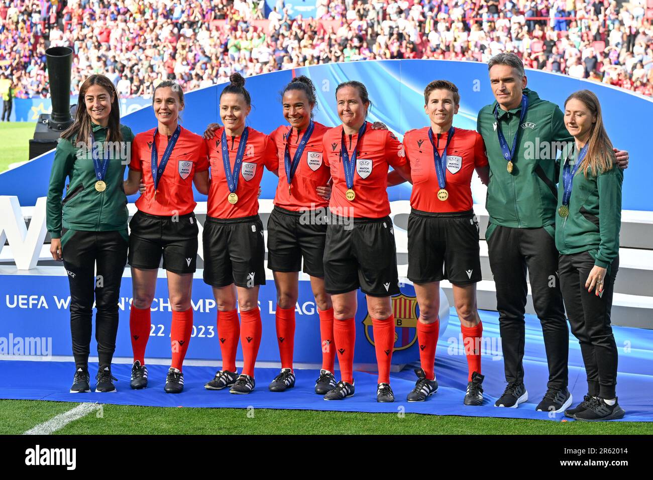 referees pictured with referee Cheryl Foster (Wales) , assistant referees Franca Overtoom and Michelle O’Neill , 4th official Rebecca Welch, VAR Massimiliano Irrati , Sian Massey and Maria Sole Caputi after a female soccer game between FC Barcelona Femeni and VFL Wolfsburg, at the final of the 2022-2023 Uefa Women’s Champions League competition , on  Saturday 3 June 2023  in Eindhoven , The Netherlands . PHOTO SPORTPIX | David Catry Stock Photo