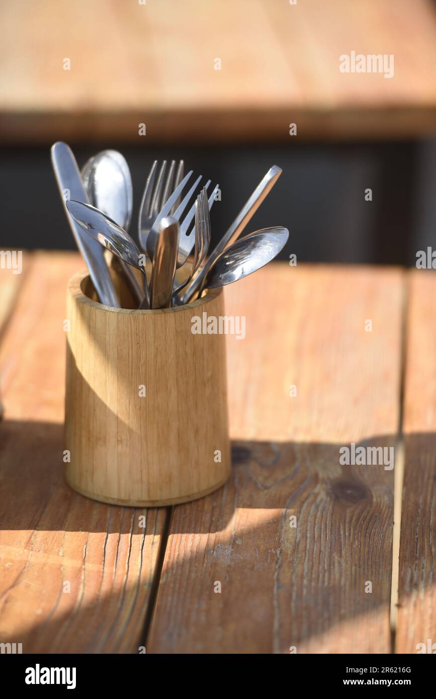 https://c8.alamy.com/comp/2R6216G/a-brown-wooden-storage-box-on-a-wooden-tabletop-filled-with-an-array-of-kitchen-utensils-and-spoons-2R6216G.jpg