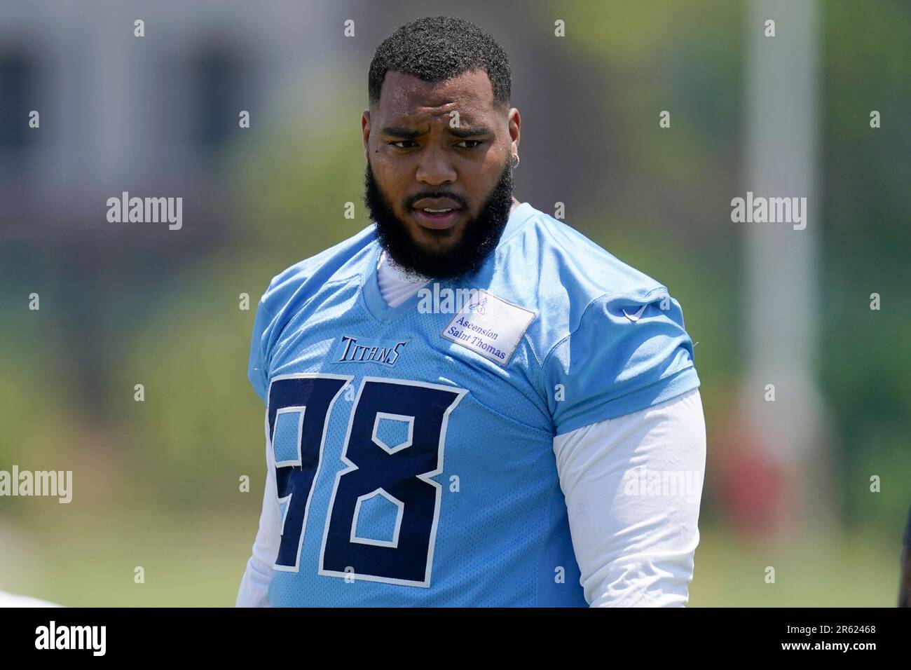 Tennessee Titans defensive tackle Jeffrey Simmons warms up during practice  at the NFL football team's training facility Tuesday, June 6, 2023, in  Nashville, Tenn. (AP Photo/George Walker IV Stock Photo - Alamy