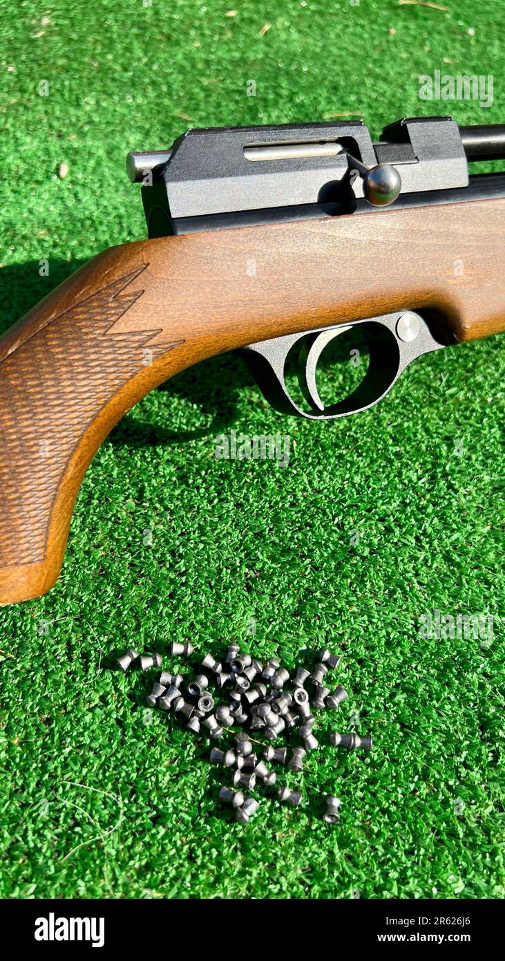 An image of a semi-automatic rifle, with its scope pointed away from the viewer, and the sights of the rifle on display Stock Photo