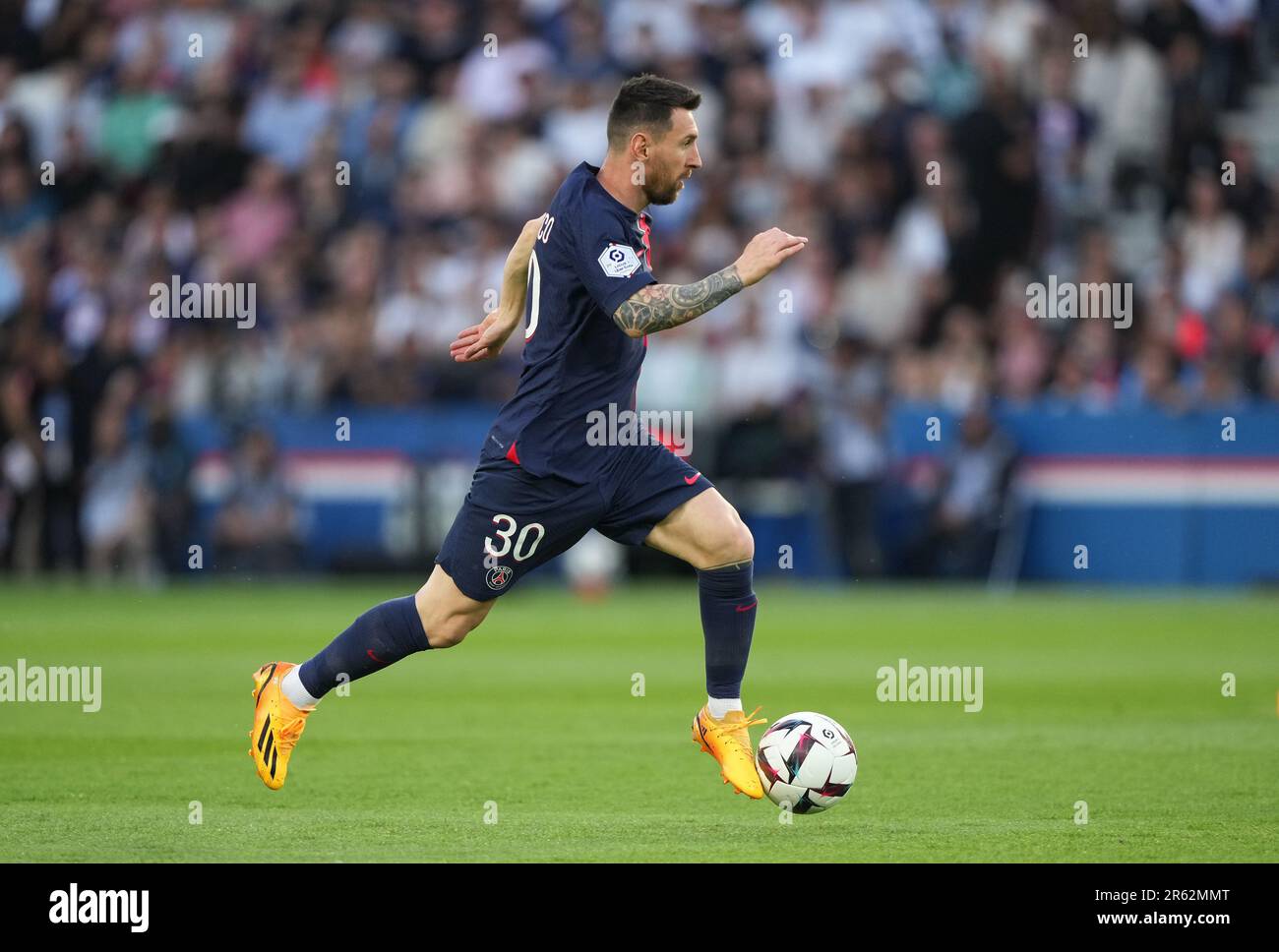 lionel-messi-of-psg-during-the-ligue-1-match-between-paris-saint