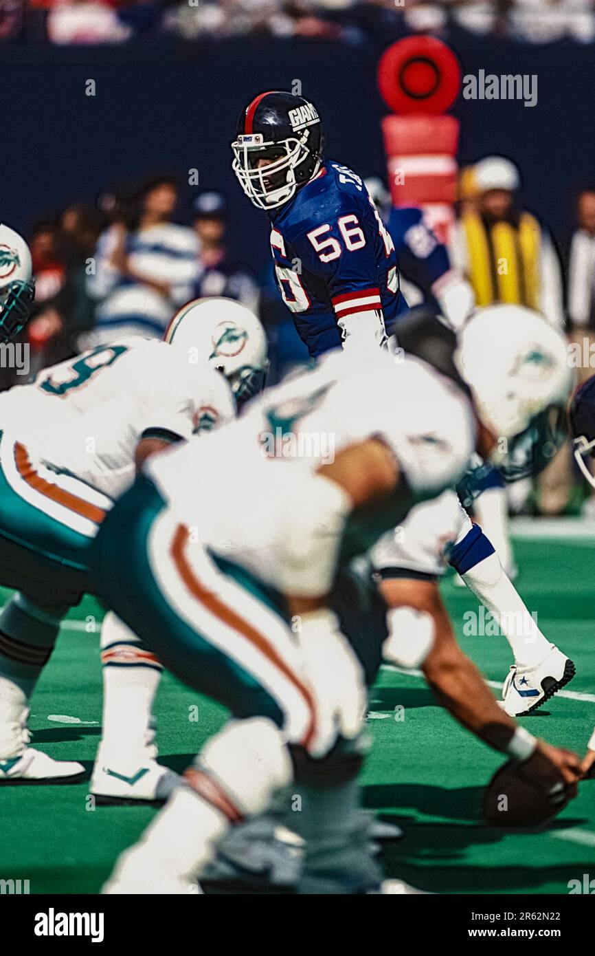 Lawrence Taylor New York Giants-56 on defense during the 1987 Superbowl  Stock Photo - Alamy