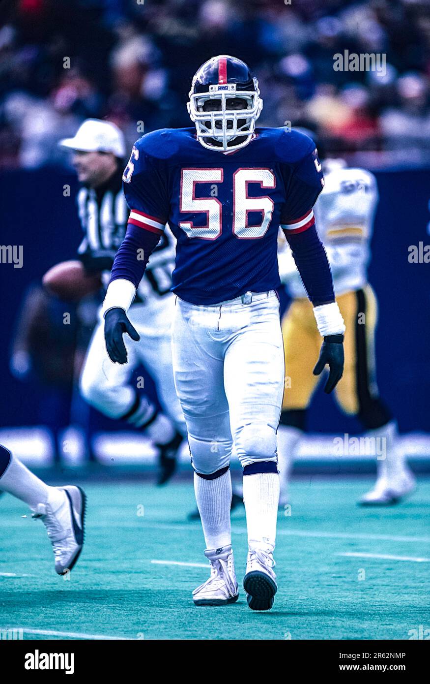 Lawrence Taylor New York Giants-56 during the 1987 Superbowl against the  Denver Broncos, Pasadena, CA. January 25, 1987 Stock Photo - Alamy