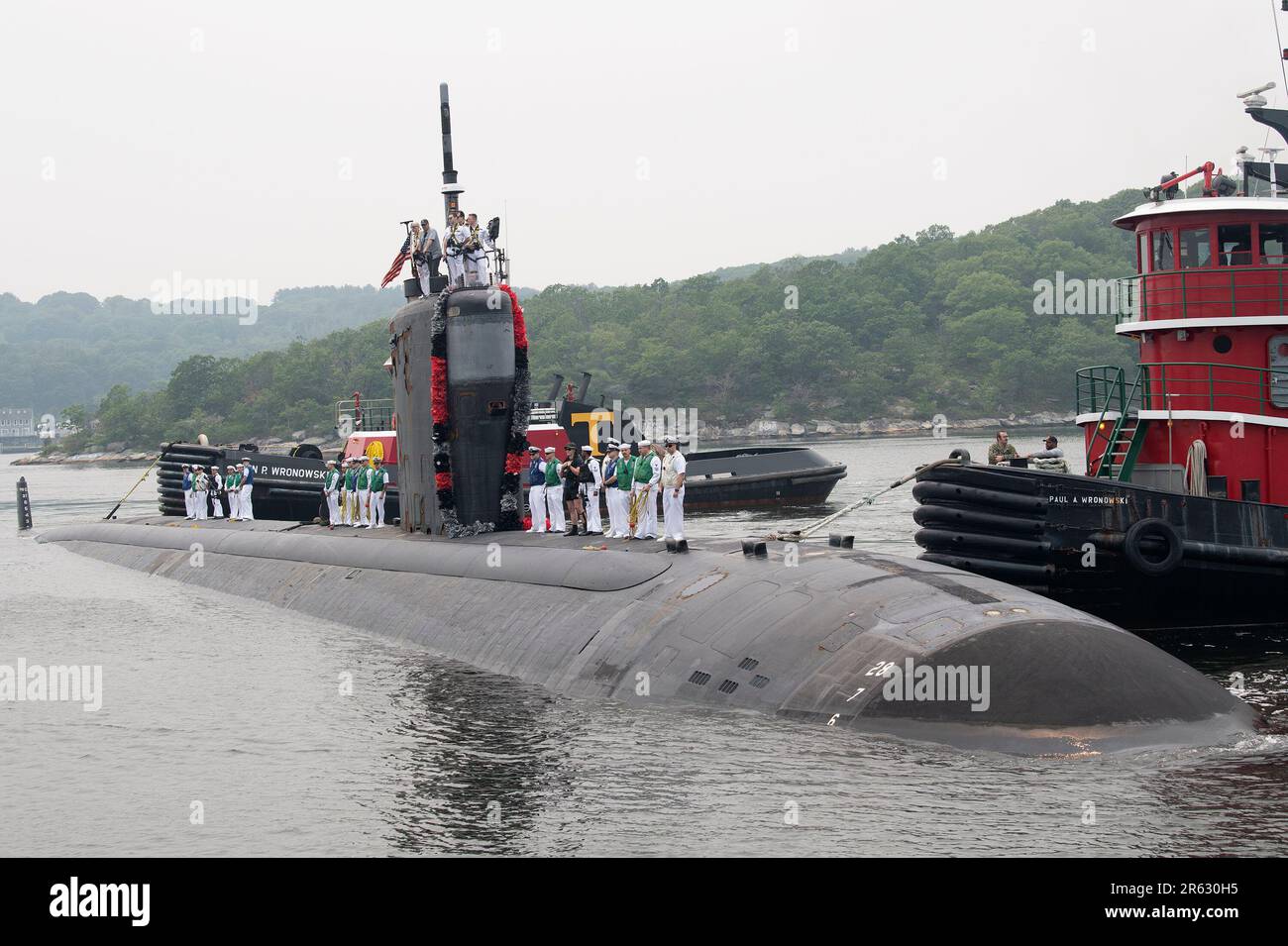 https://c8.alamy.com/comp/2R630H5/uss-san-juan-ssn-751-returned-home-to-submarine-base-new-london-in-groton-conn-on-tuesday-june-6-2023-following-a-regularly-scheduled-deployment-the-los-angeles-class-submarine-which-operates-under-submarine-squadron-12-is-the-third-united-states-ship-to-be-named-san-juan-and-was-commissioned-on-aug-6-1988-us-navy-photo-by-john-narewski-2R630H5.jpg
