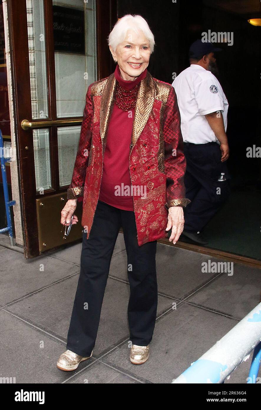 New York, NY, USA. 6th June, 2023. Ellen Burstyn seen arriving at the