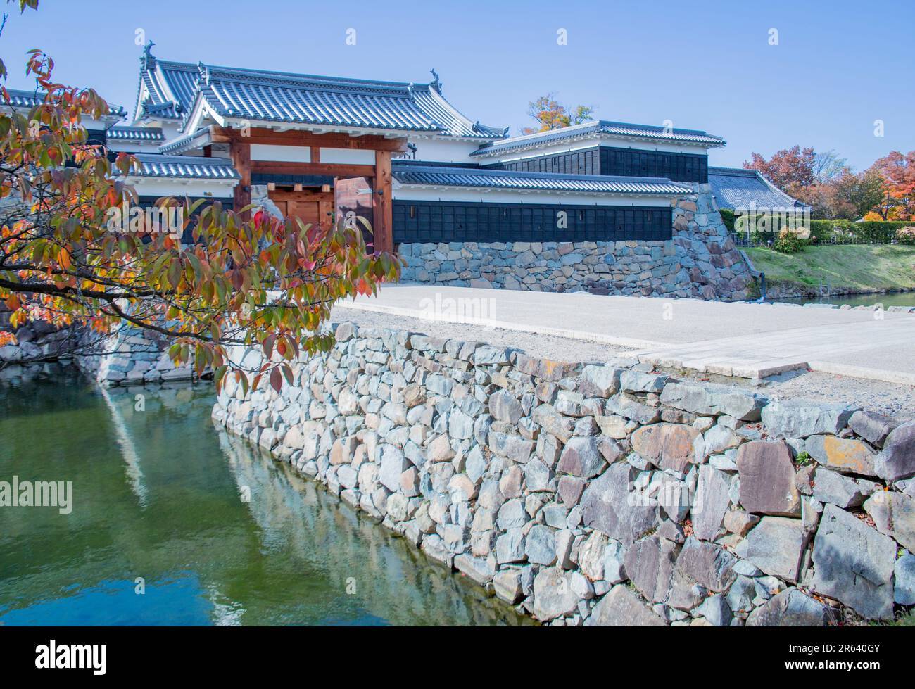 Drum gate and outer moat of Matsumoto Castle Stock Photo Alamy