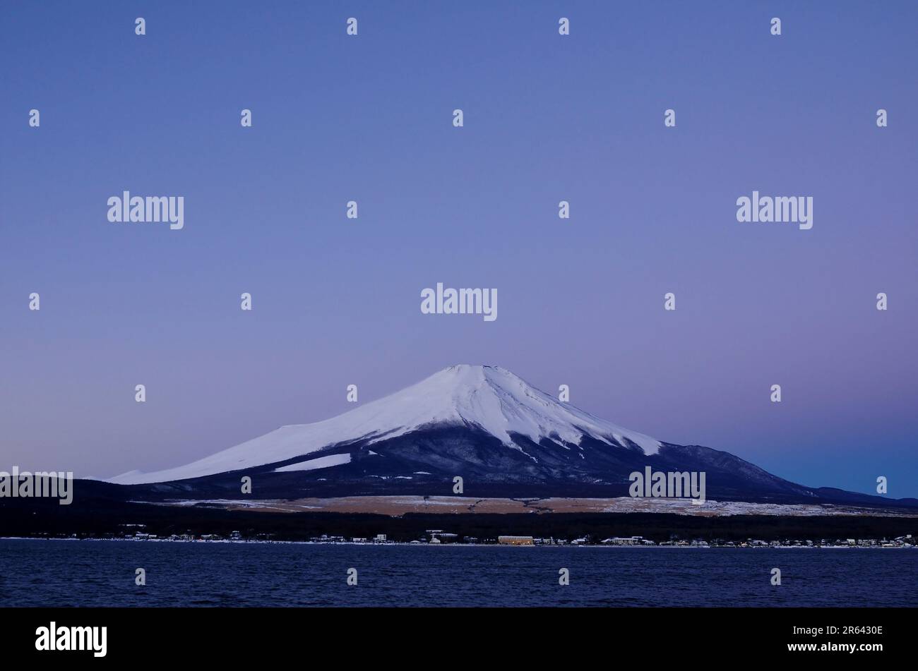 Mount Fuji in winter Stock Photo - Alamy