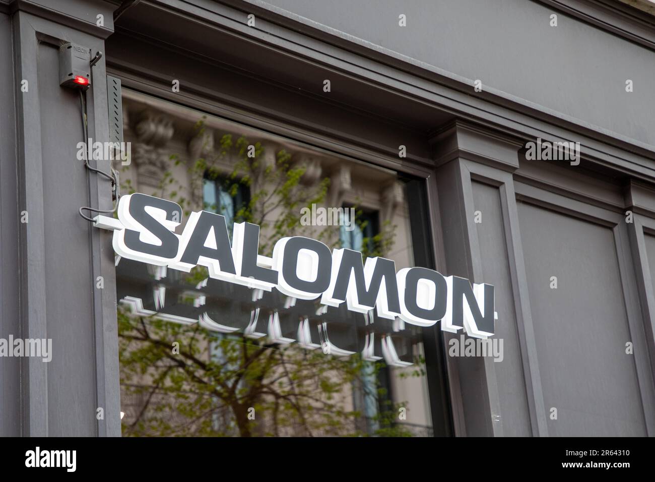Salomon logo hi-res stock photography and images - Alamy