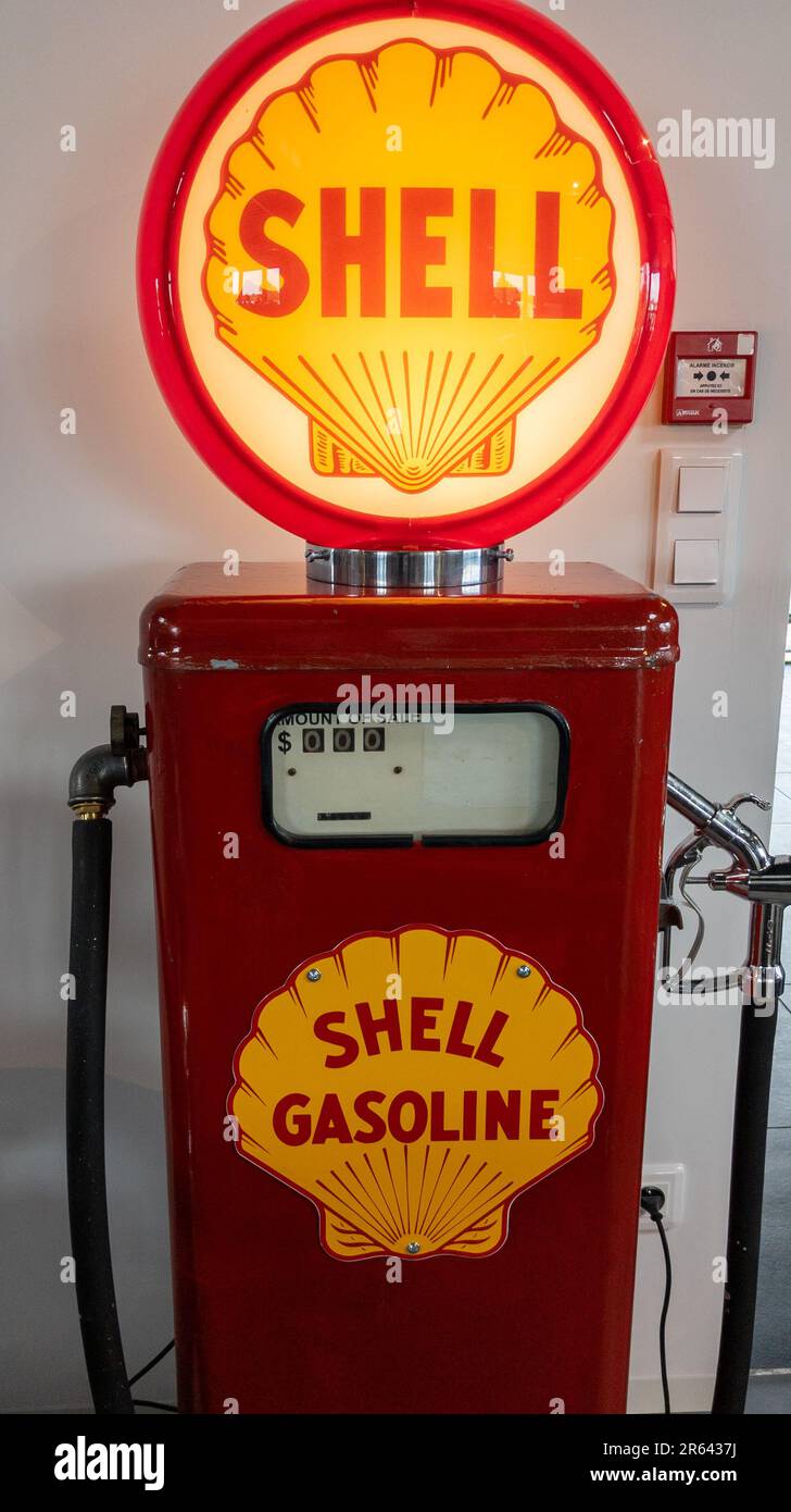 Shell sign oil company vintage hi-res stock photography and