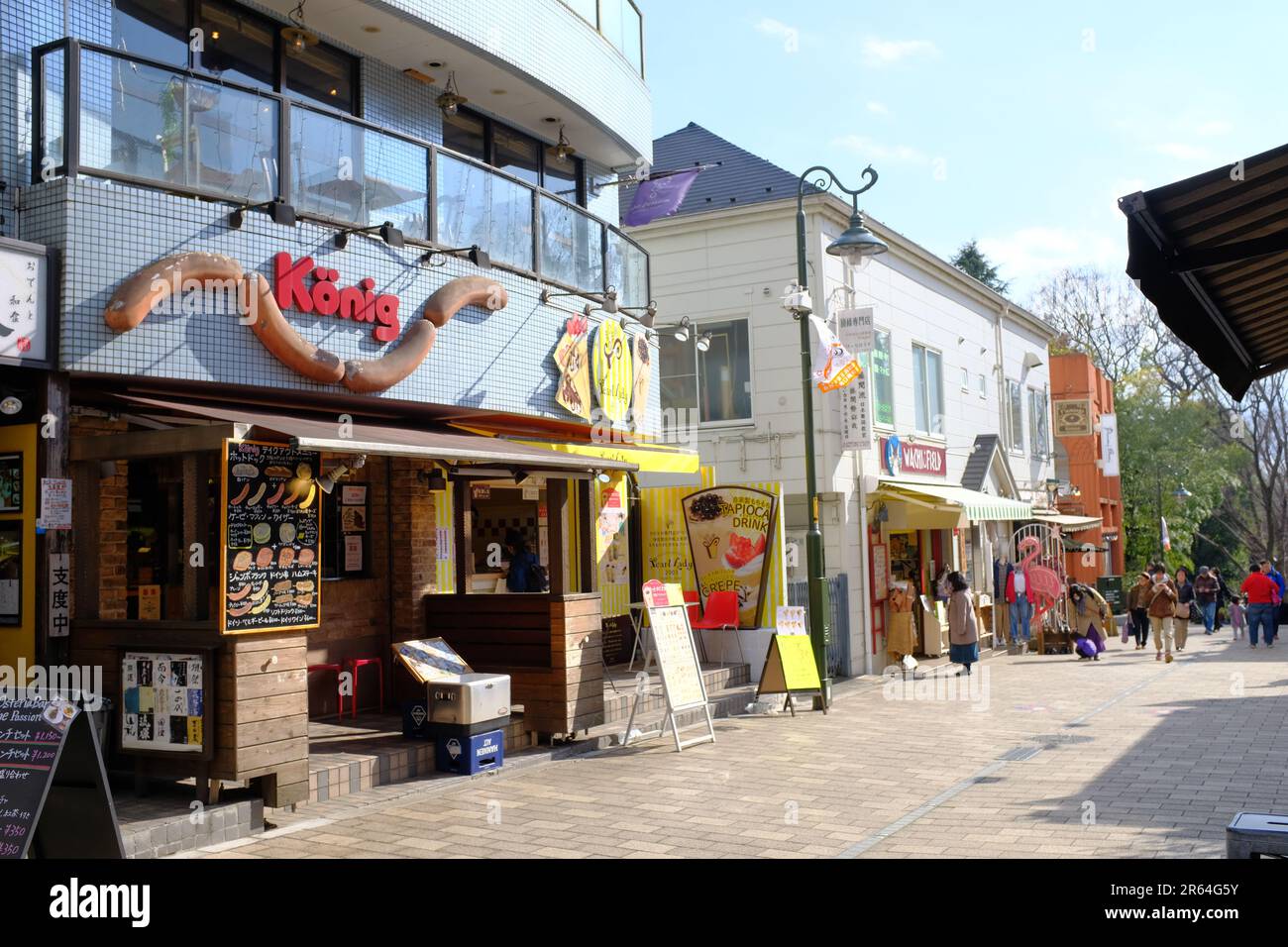 Jinsiy olatni tik bolmagan holda jinsiy aloqa qilish Katta dumba va kichik kokrak porno