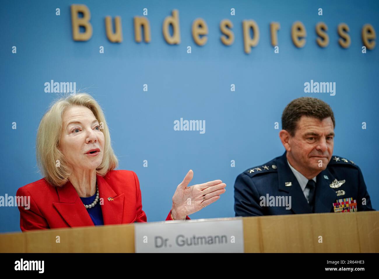 07 June 2023, Berlin: Amy Gutmann, U.S. ambassador, and Michael A. Loh ...