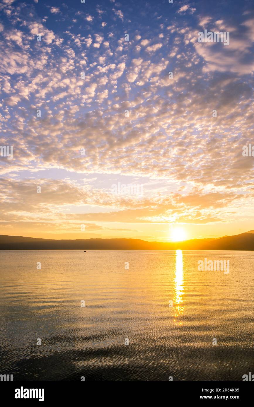 Orange glow sunrise lake hi-res stock photography and images - Alamy