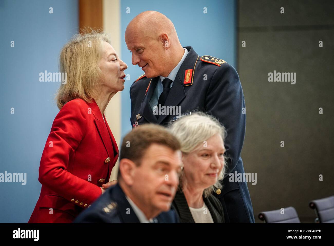 07 June 2023, Berlin: Amy Gutmann (l-r), U.S. ambassador, Michael A ...