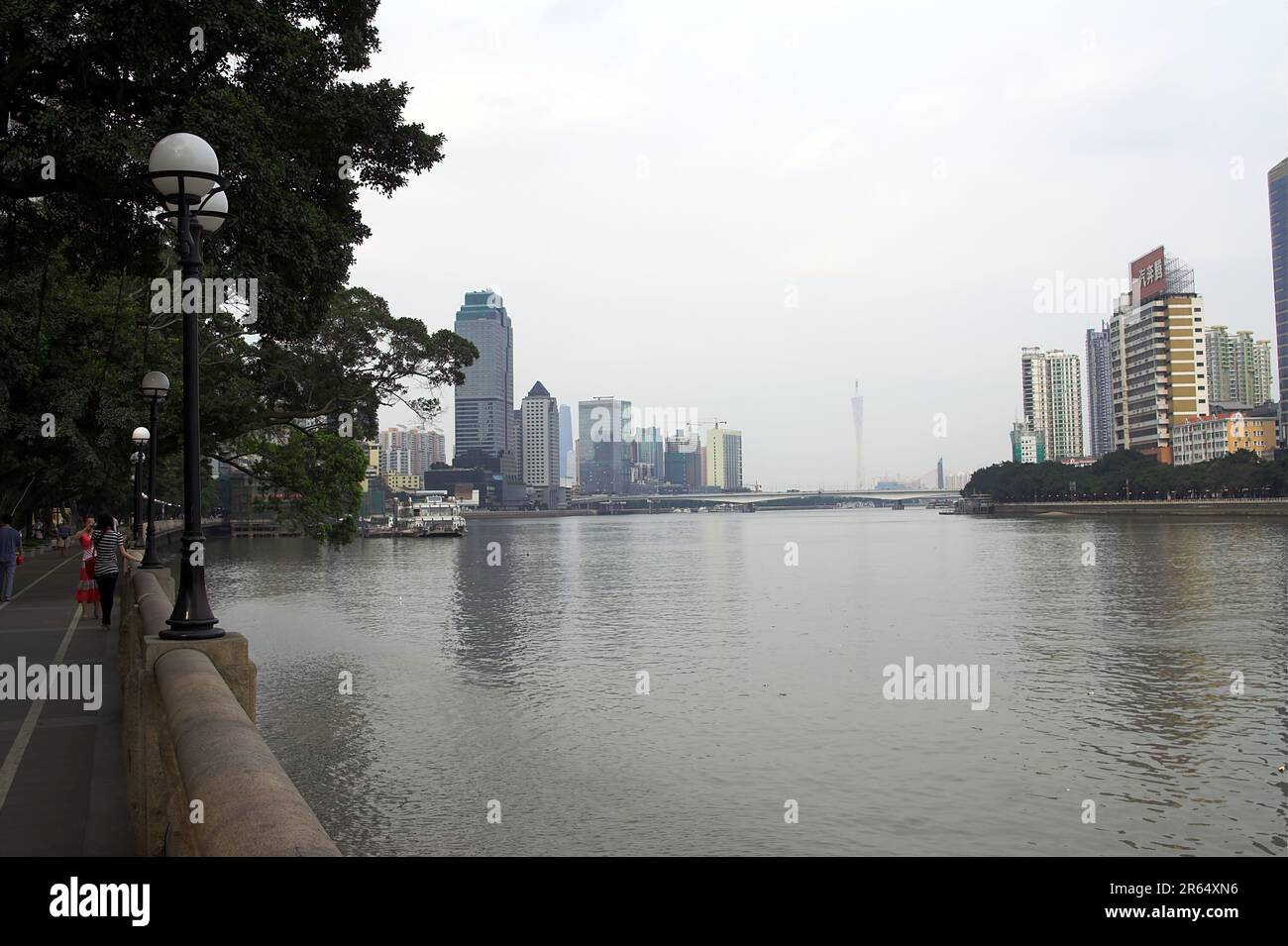 广州市 中國 Guangzhou, China; Skyscrapers on the banks of the Pearl River; Wolkenkratzer am Ufer des Perlflusses; Rascacielos a orillas del río Pearl Stock Photo