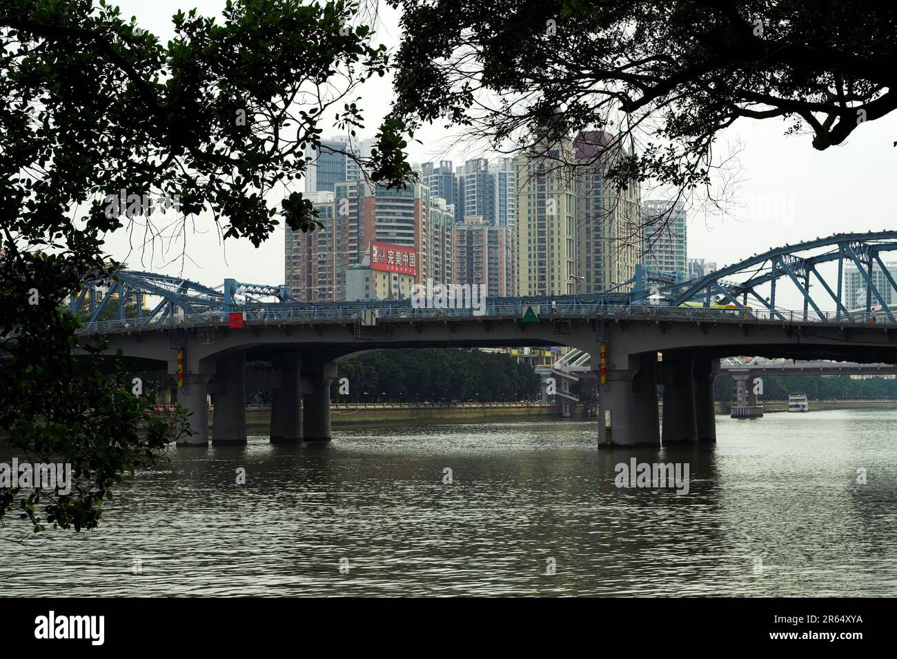 广州市 中國 Guangzhou, China; Skyscrapers on the banks of the Pearl River; Wolkenkratzer am Ufer des Perlflusses; Rascacielos a orillas del río Pearl Stock Photo