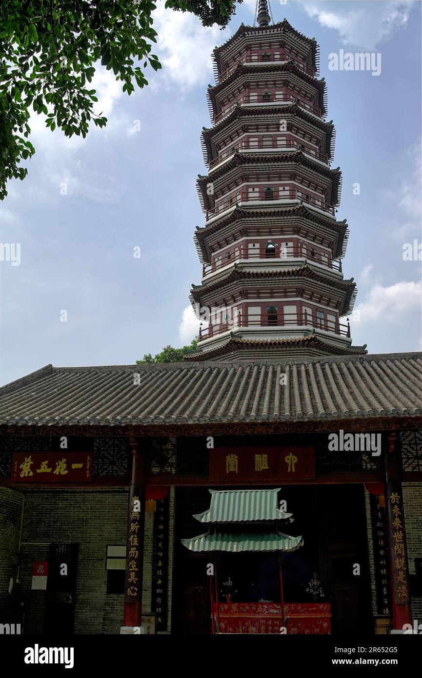 广州市 中國 Guangzhou, China; Temple of the Six Banyan Trees; Tempel der sechs Banyanbäume; 六榕寺 flower flowery pagoda Blumenpagode Stock Photo